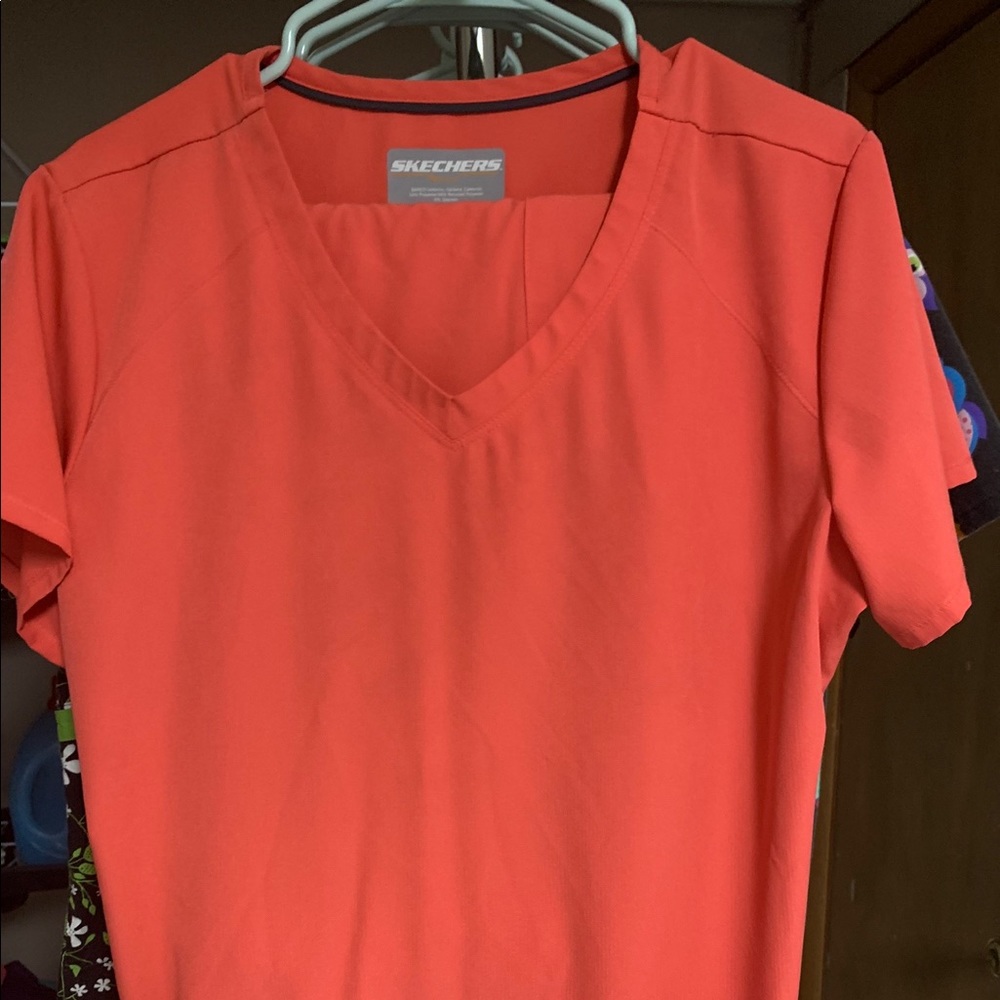 Skechers womens scrub Large top, Large pants (regular) Color: coral lipstick